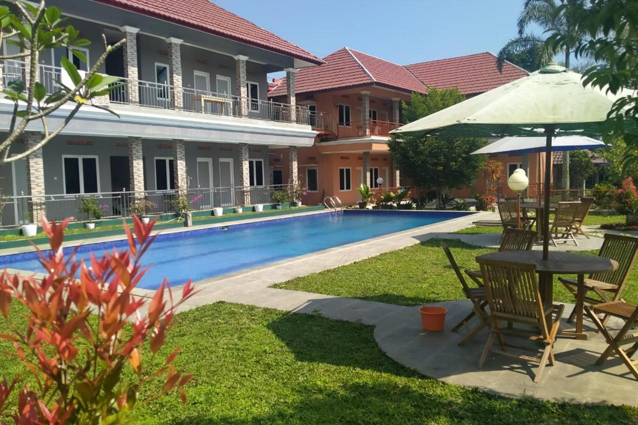 Villa Batu Tua Puncak Mitra Reddoorz Bogor Exterior foto